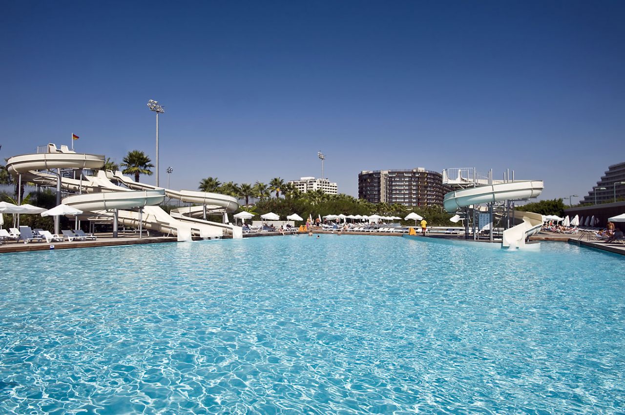 Nirvana Cosmopolitan Hotel